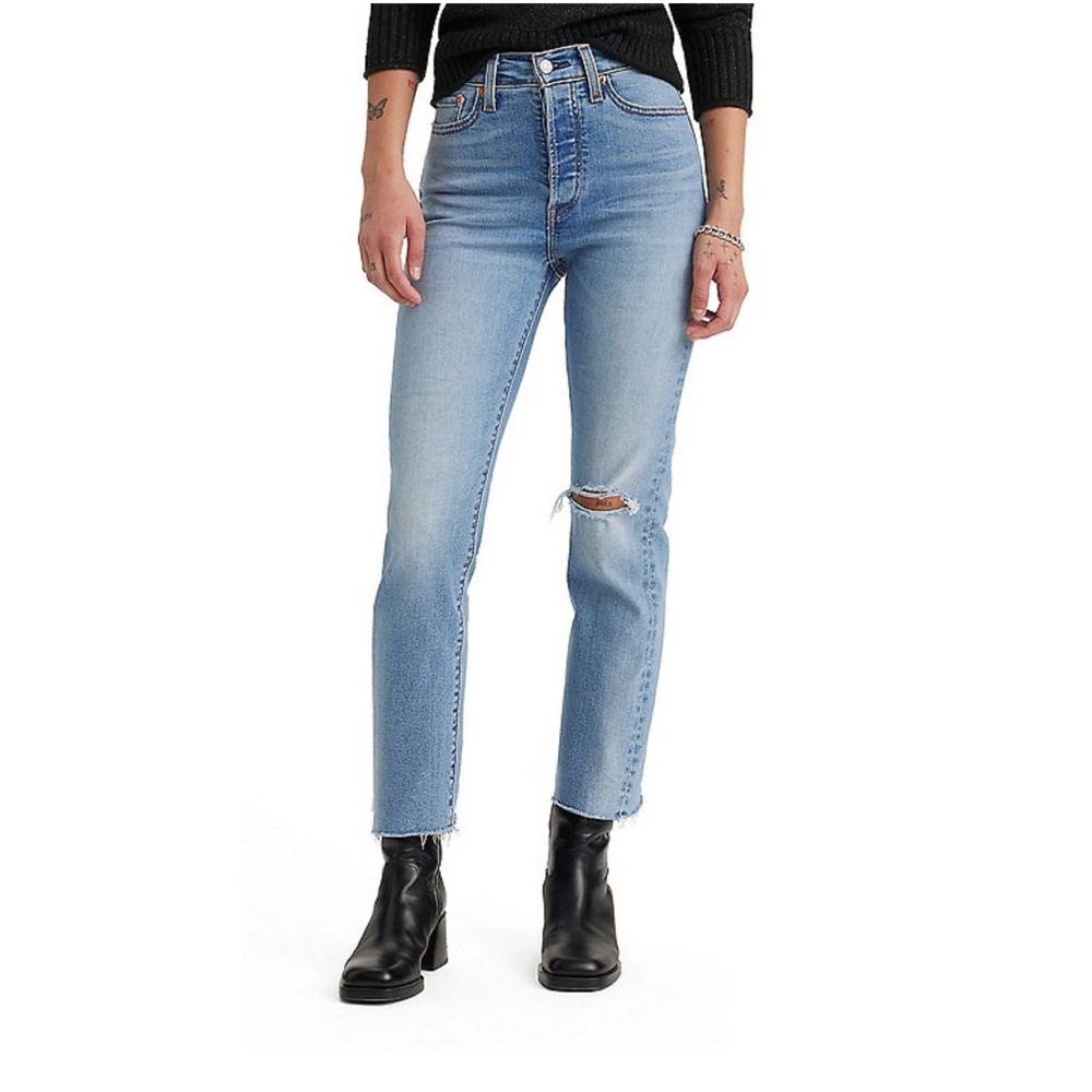 Levi’s Wedgie Straight Jean Raw Hem High Rise Light Wash Size 26/2